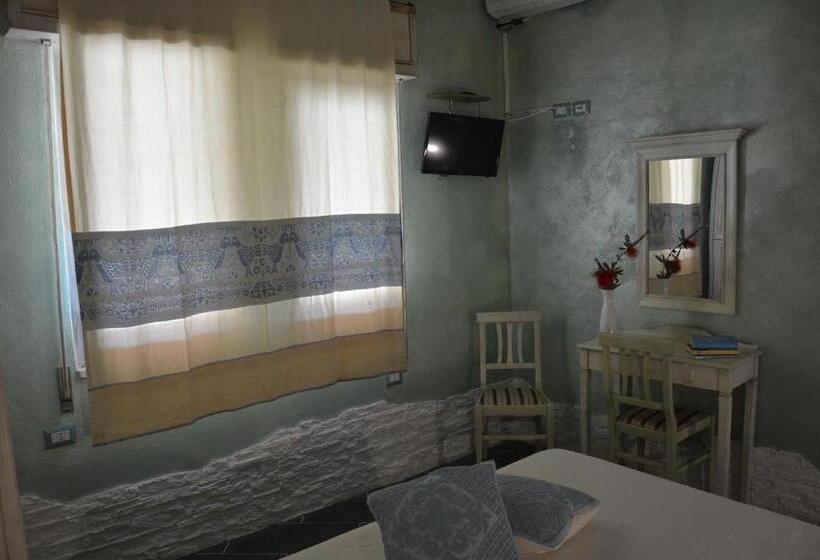 شقة غرفة نوم واحدة مزودة بتراس مطلة على البحر, Solanas