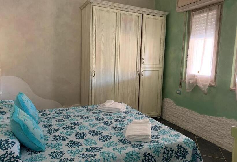 شقة غرفة نوم واحدة مزودة بتراس مطلة على البحر, Solanas