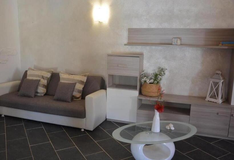 شقة غرفة نوم واحدة مزودة بتراس مطلة على البحر, Solanas