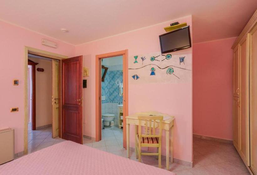 شقة من غرفة نوم واحدة متصلة, Solanas