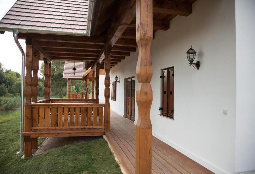 1 Bedroom Apartment Lake View, Csodaszarvas Vendégházak