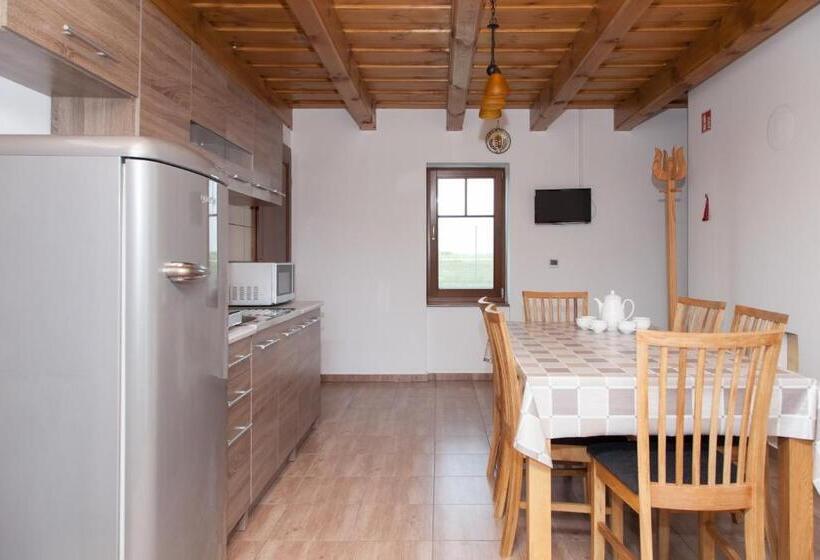 1 Bedroom Apartment Lake View, Csodaszarvas Vendégházak