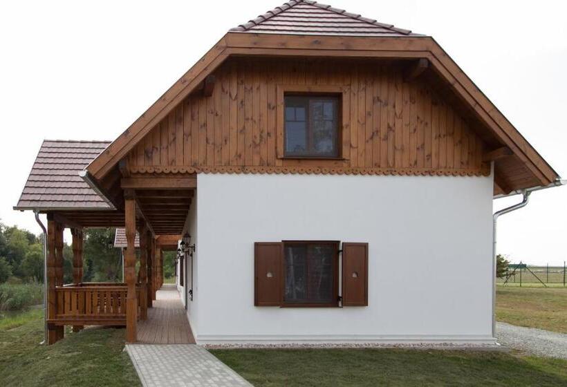 1 Bedroom Apartment Lake View, Csodaszarvas Vendégházak
