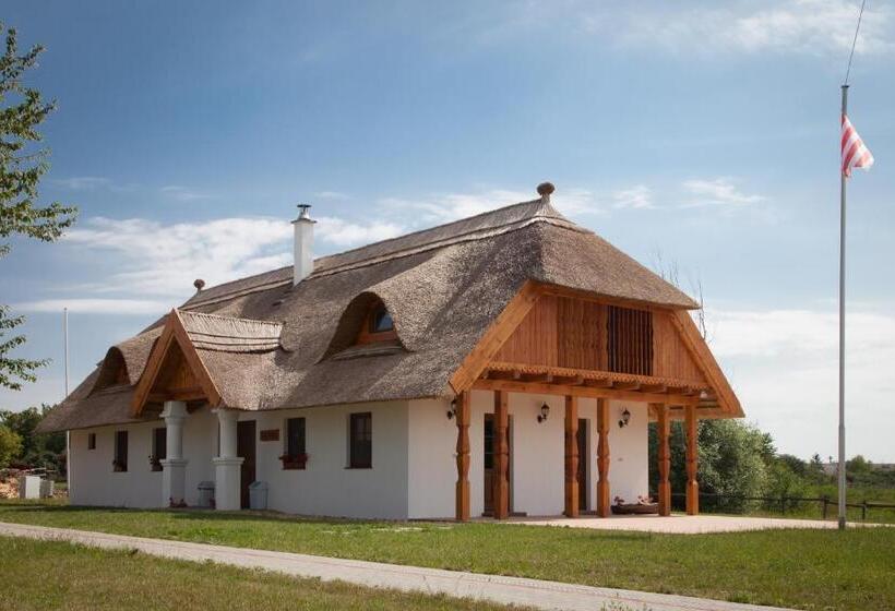 חדר משפחתי, Csodaszarvas Vendégházak