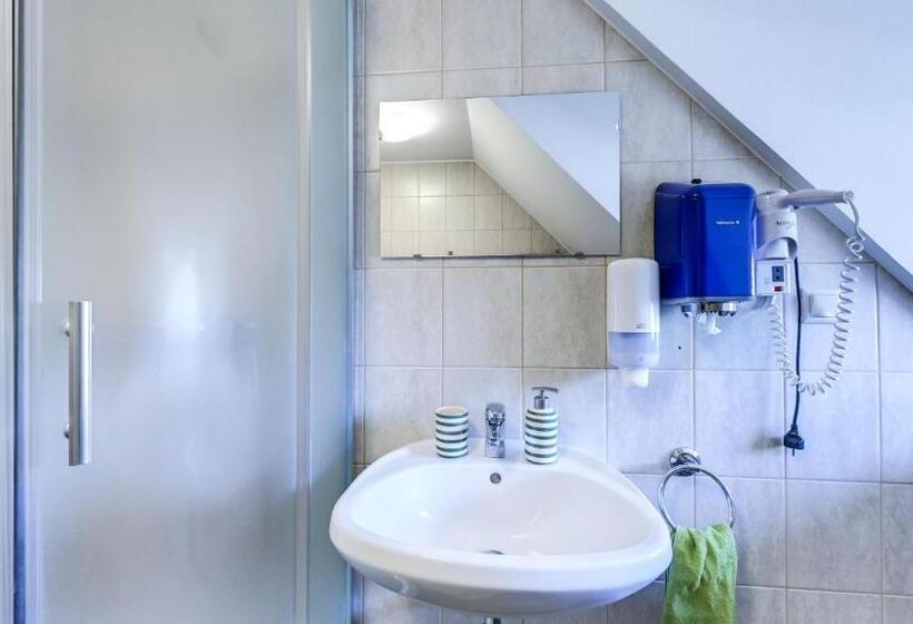 חדר משפחתי, Csodaszarvas Vendégházak