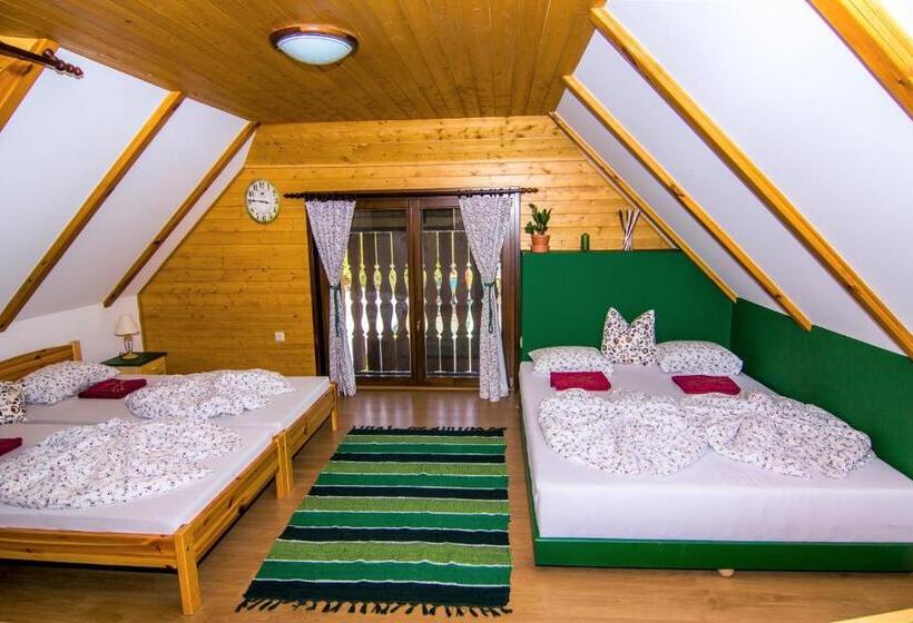 חדר משפחתי, Csodaszarvas Vendégházak