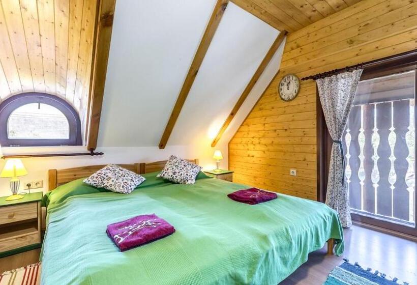 חדר משפחתי, Csodaszarvas Vendégházak