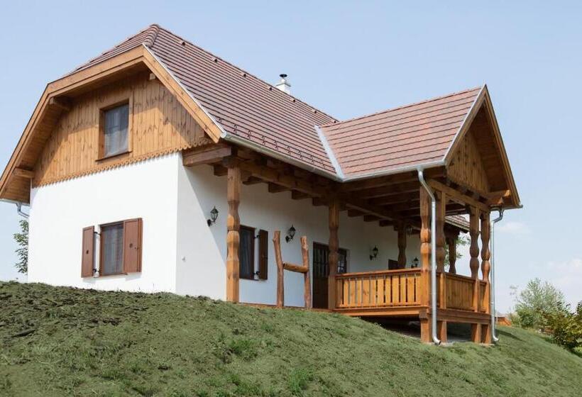 1 Bedroom Apartment Lake View, Csodaszarvas Vendégházak