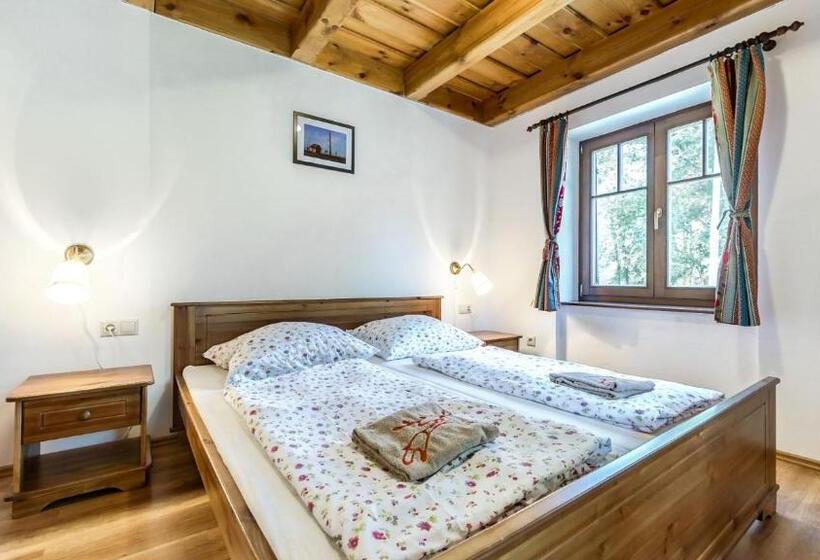 1 Bedroom Apartment Lake View, Csodaszarvas Vendégházak