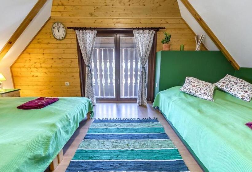 חדר משפחתי, Csodaszarvas Vendégházak