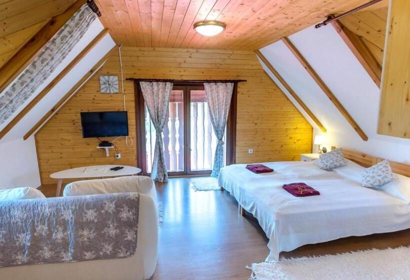 חדר משפחתי, Csodaszarvas Vendégházak