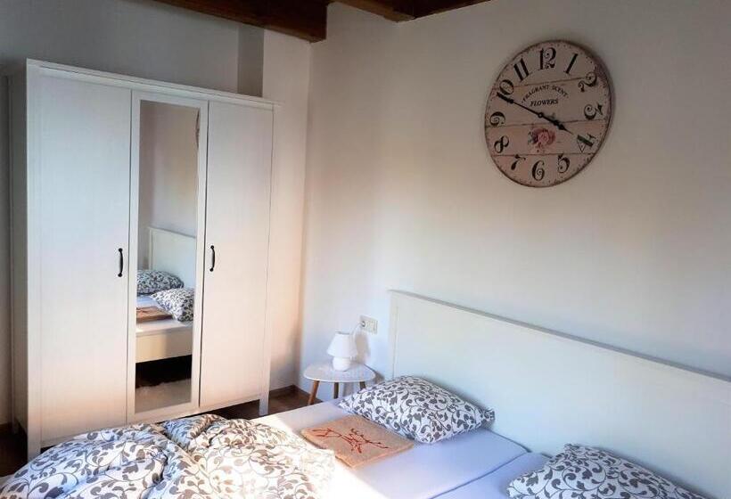 1 Bedroom Apartment Lake View, Csodaszarvas Vendégházak