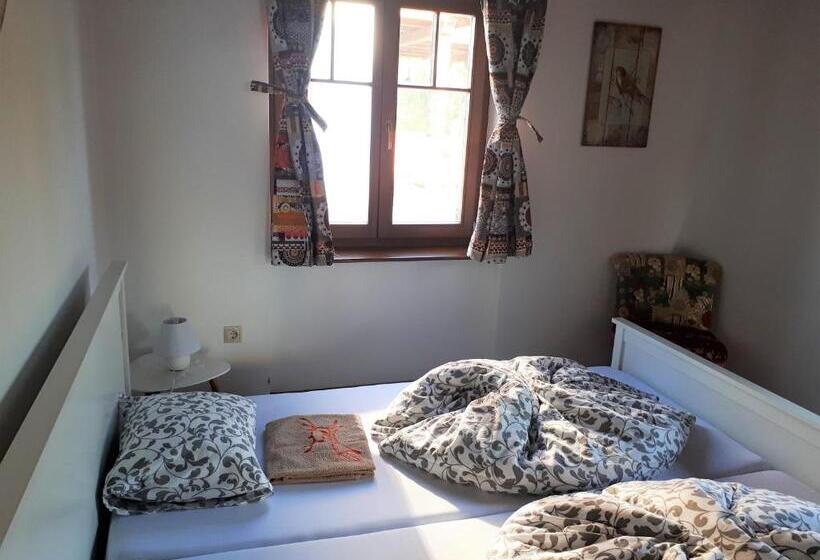 1 Bedroom Apartment Lake View, Csodaszarvas Vendégházak