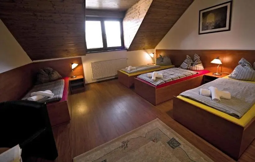 スタンダード４人部屋, Penzion šejby