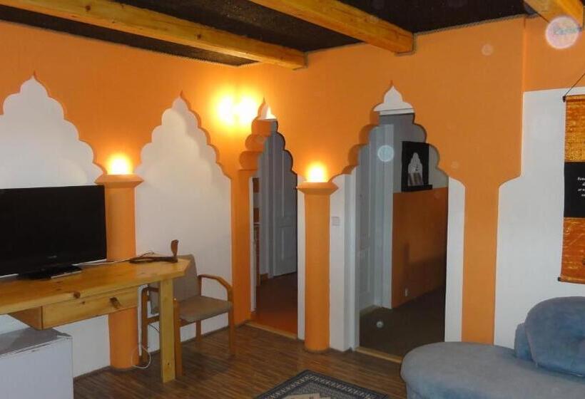 Семейный Номер, Resort Svět