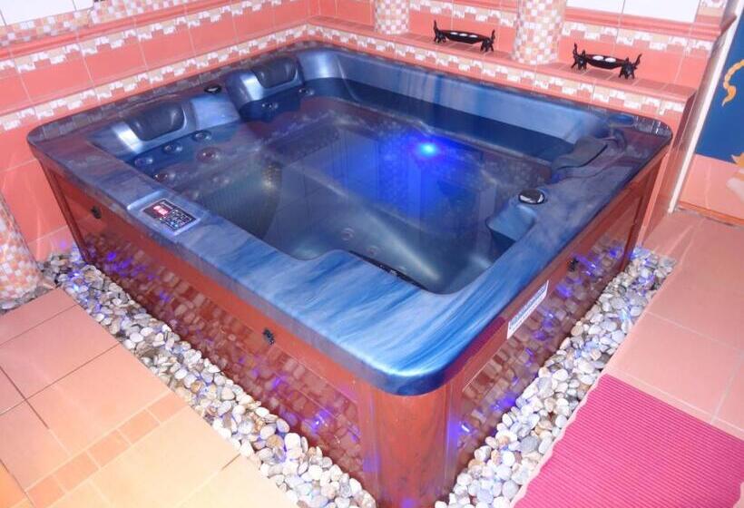 Люкс Повышенной Комфортности, Resort Svět