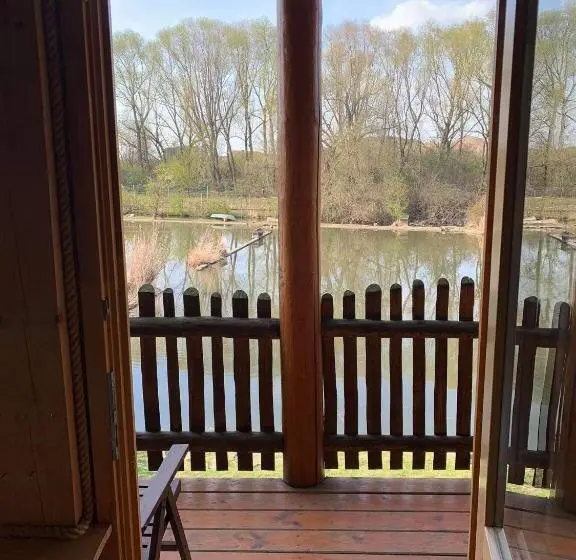 スーペリアスタジオ, Resort Svět