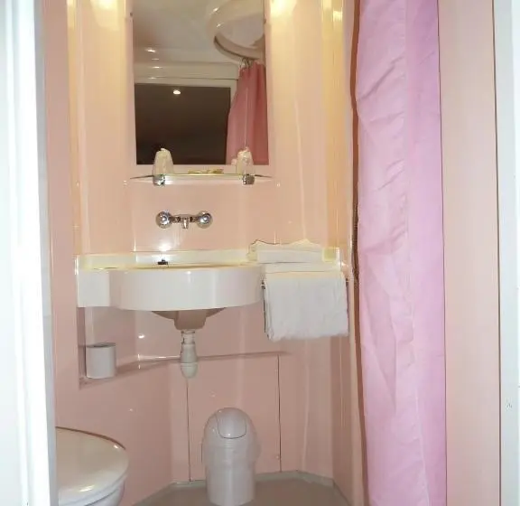 スタンダードトリプルルーム, Lac Hotel France