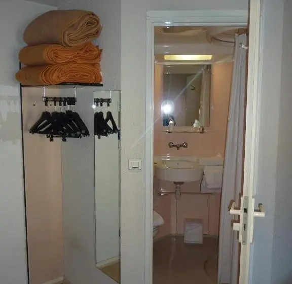 スタンダードトリプルルーム, Lac Hotel France