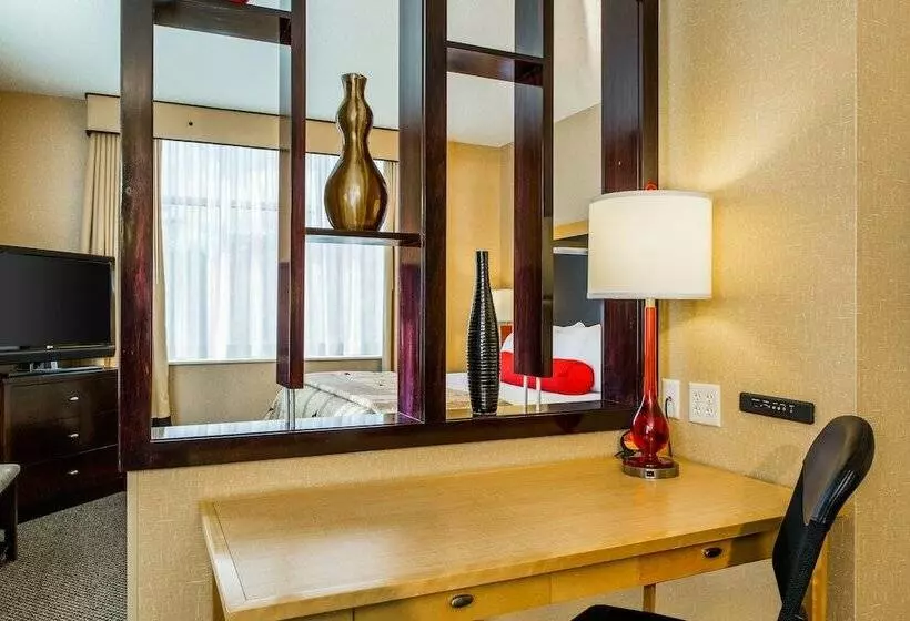 سوییت, Cambria Hotel Akron Canton Airport