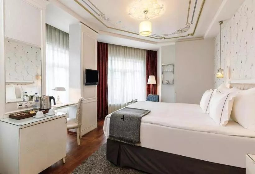 اتاق خانوادگی, Amira Istanbul