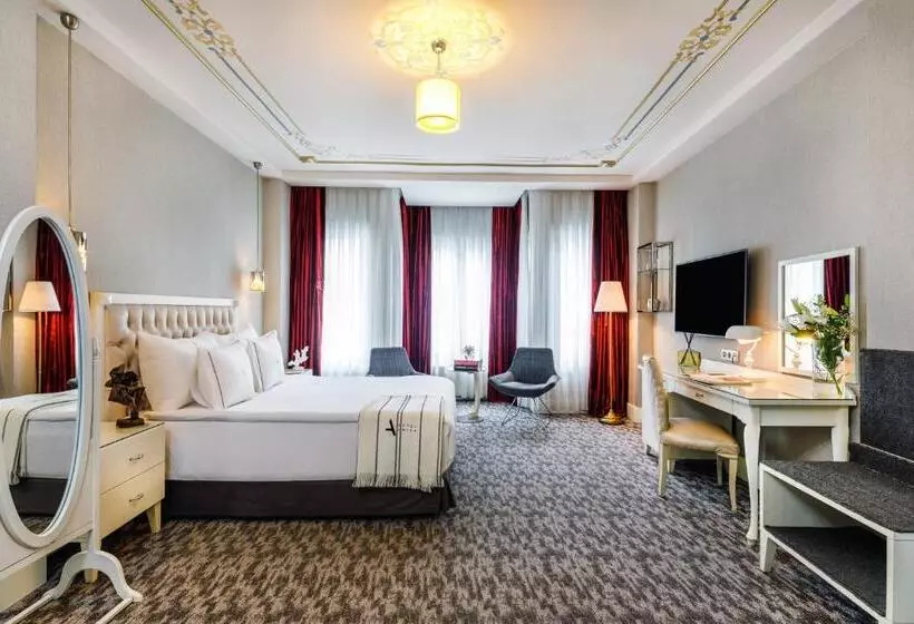 اتاق لوکس با بالکن و چشم‌انداز دریا, Amira Istanbul