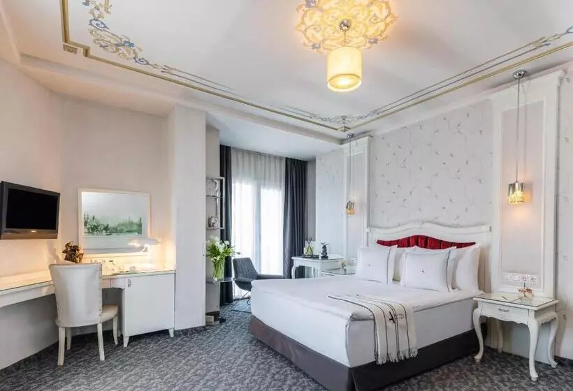 اتاق لوکس با بالکن و چشم‌انداز دریا, Amira Istanbul
