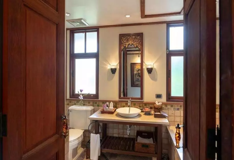 سوییت اجرایی, Ariyasom Villa