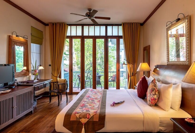 استودیوی استاندارد, Ariyasom Villa