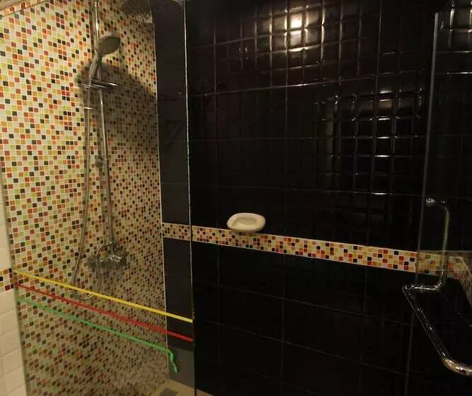 اتاق سوپریور, The Camelot Hotel Pattaya