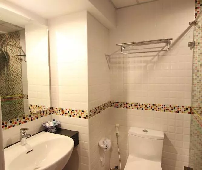 اتاق سوپریور, The Camelot Hotel Pattaya