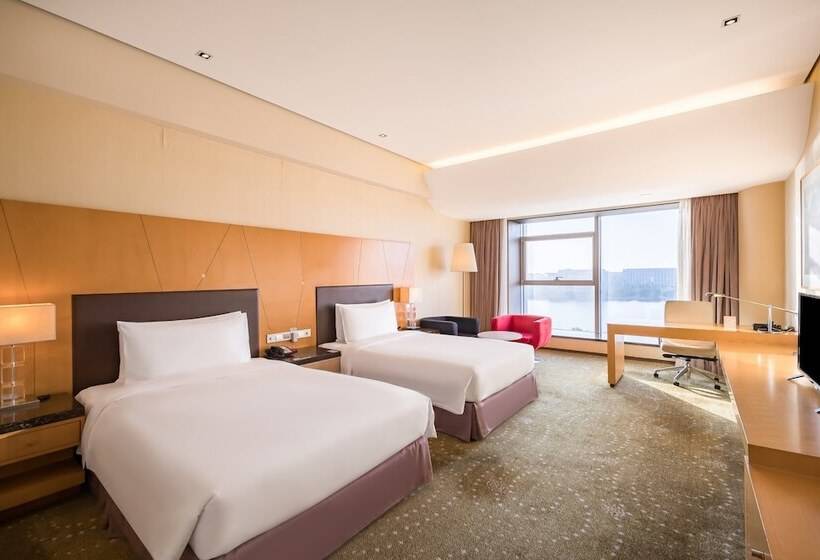 Pokój Premium Widok Jezioro, Crowne Plaza Tianjin Binhai By Ihg