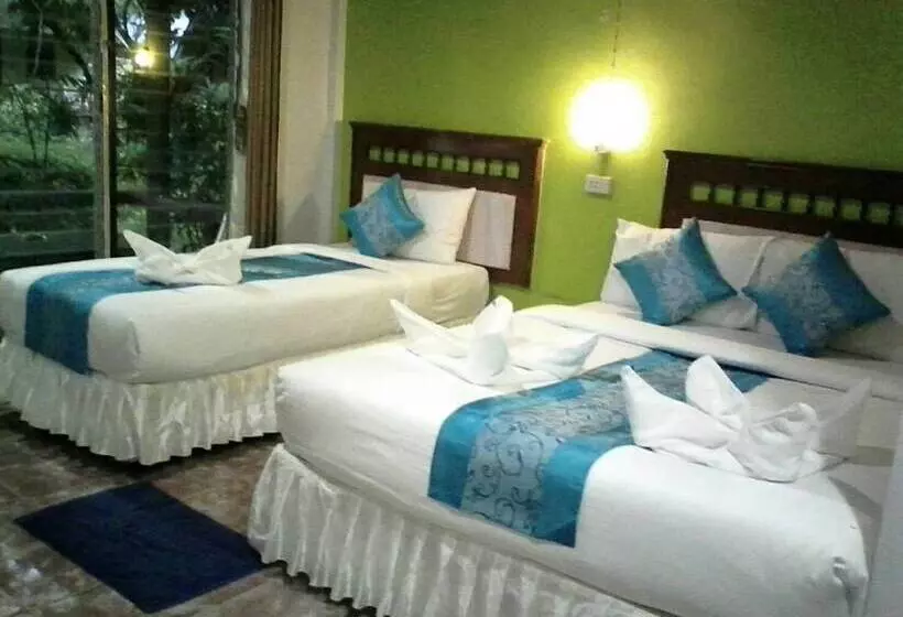 اتاق استاندارد سه تخته با چشم‌انداز باغ, Lanta Sunny House
