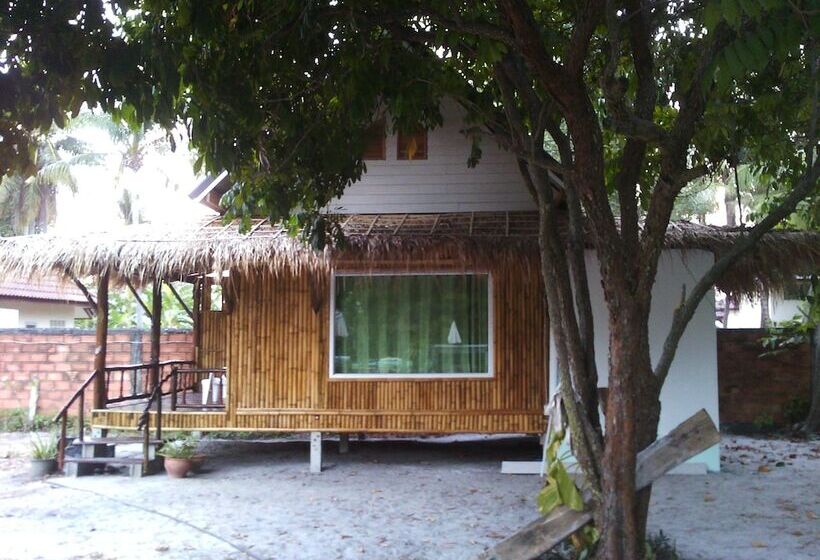 プールの見えるデラックスルーム, Lanta Sunny House