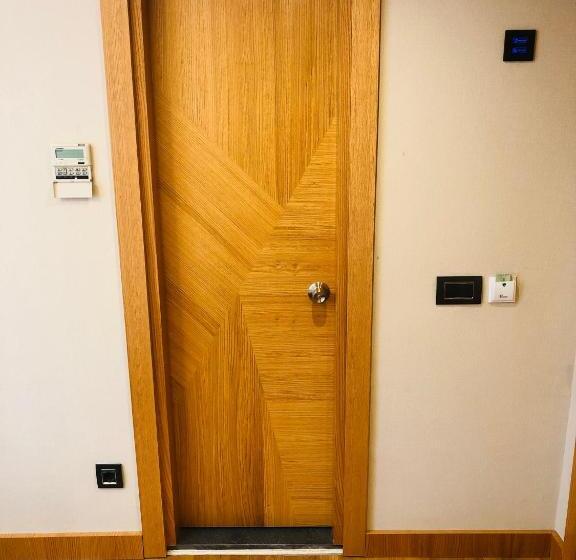 اتاق استاندارد, Maywood