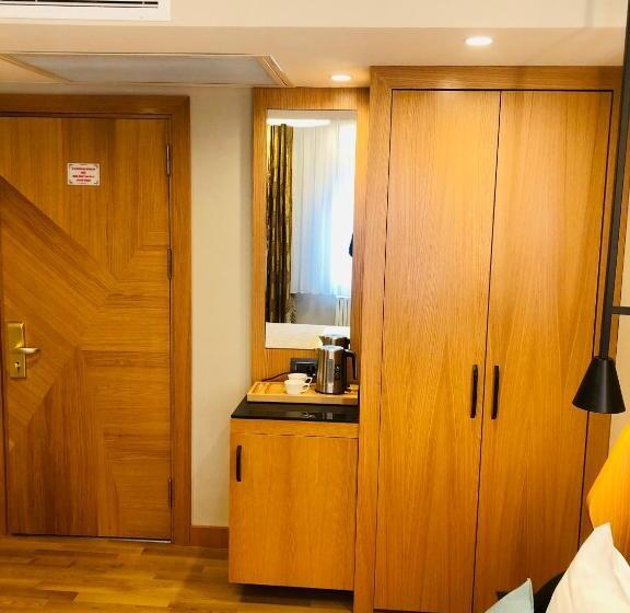 اتاق استاندارد, Maywood