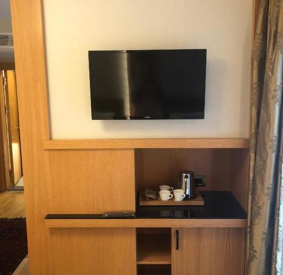 اتاق استاندارد سه نفره, Maywood