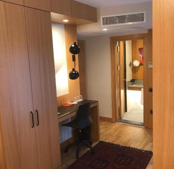 اتاق استاندارد سه نفره, Maywood