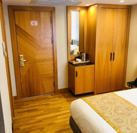 اتاق استاندارد یک نفره, Maywood