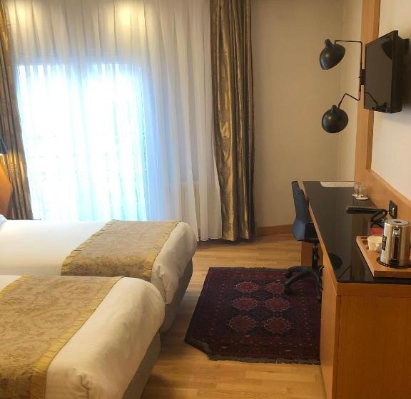 اتاق استاندارد, Maywood