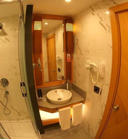 اتاق استاندارد یک نفره, Maywood