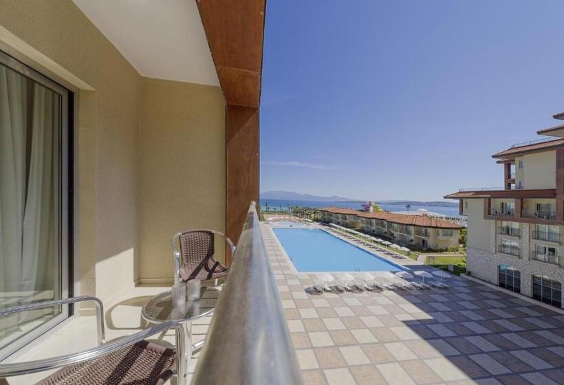 Номер Premium Боковой Вид на Море, Radisson Blu Resort & Spa Cesme