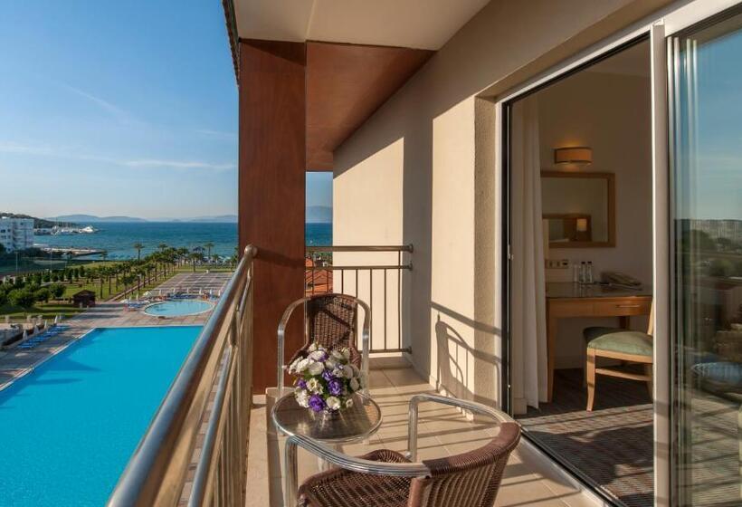 Номер Premium Боковой Вид на Море, Radisson Blu Resort & Spa Cesme