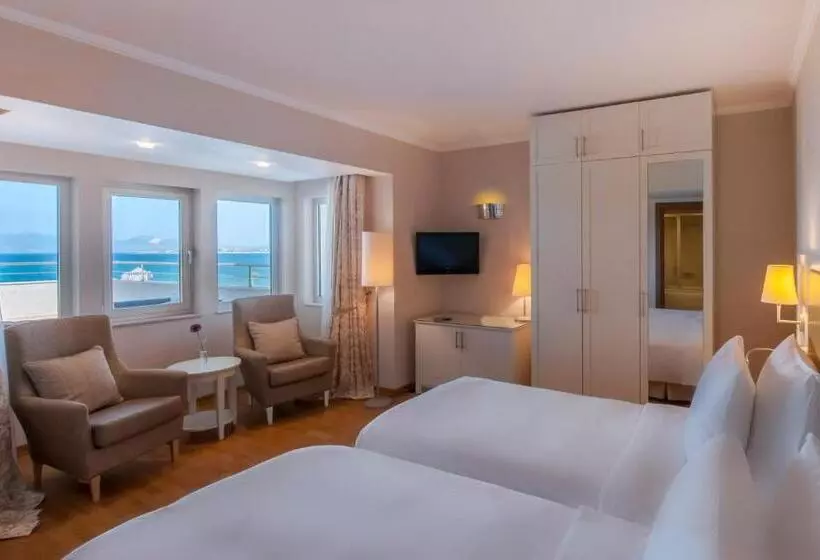 キングサイズベッドのスイートルーム, Radisson Blu Resort & Spa Cesme