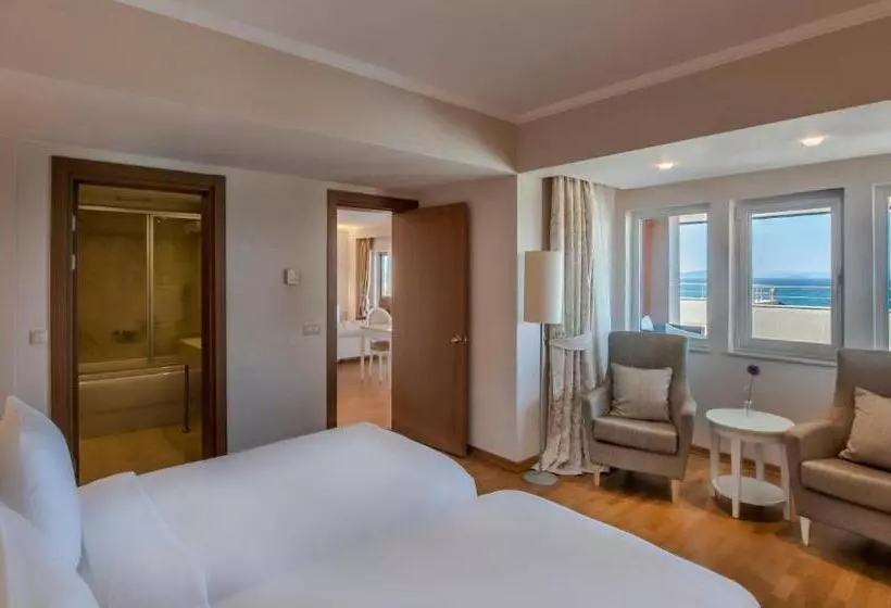 キングサイズベッドのスイートルーム, Radisson Blu Resort & Spa Cesme
