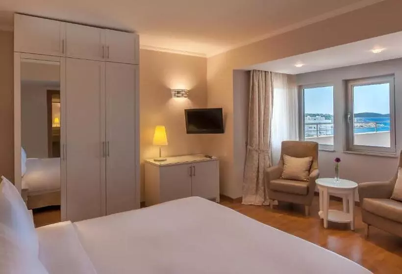 キングサイズベッドのスイートルーム, Radisson Blu Resort & Spa Cesme