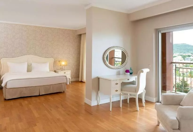 キングサイズベッドのスイートルーム, Radisson Blu Resort & Spa Cesme