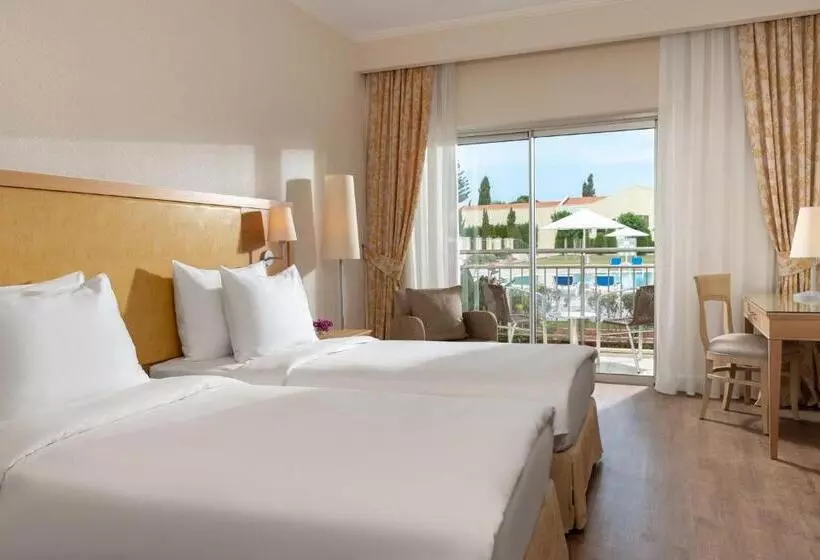 プールビューのプレミアムルーム, Radisson Blu Resort & Spa Cesme