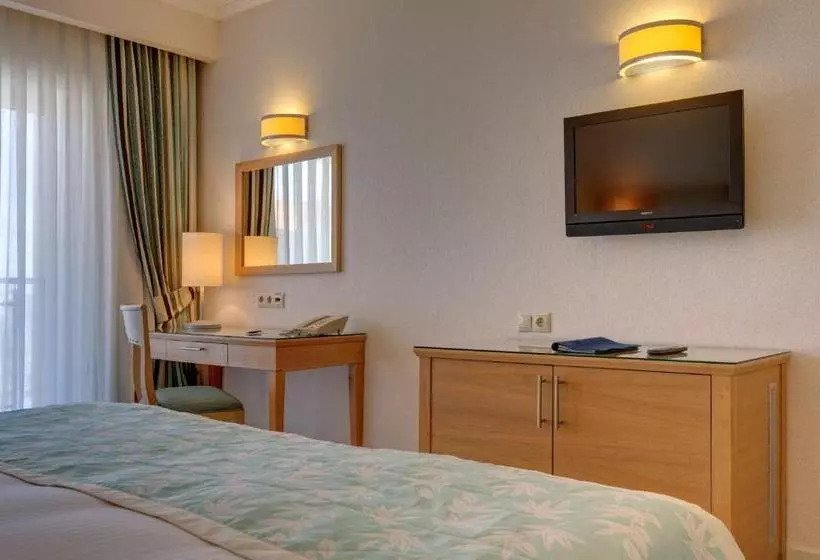 プールビューのプレミアムルーム, Radisson Blu Resort & Spa Cesme