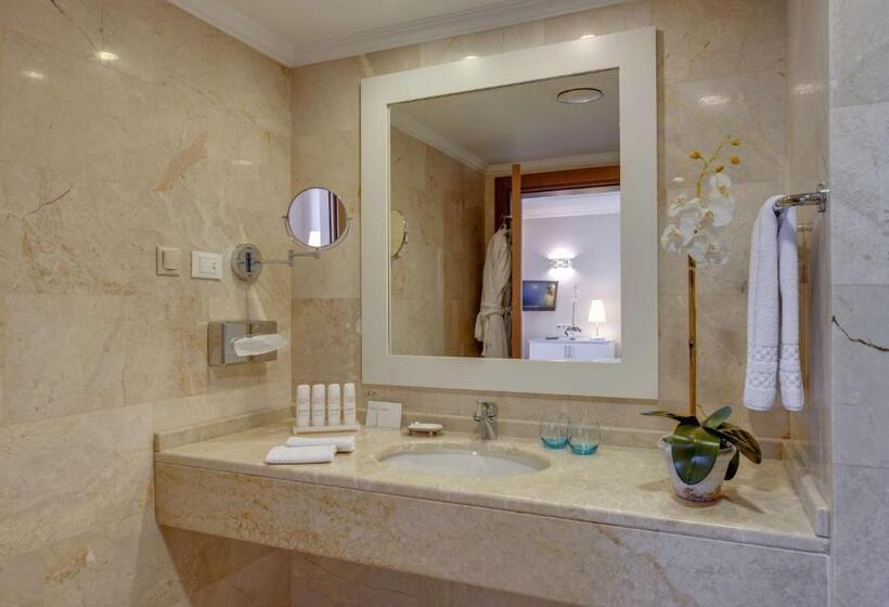 Семейный Номер, Radisson Blu Resort & Spa Cesme